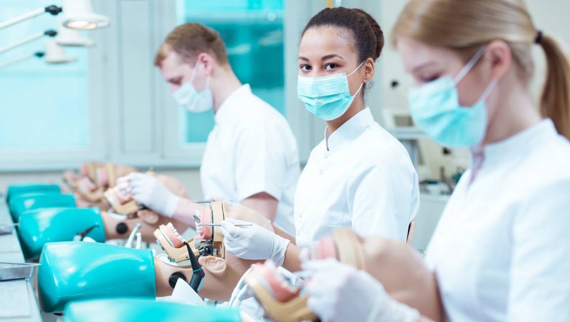 O mercado em Odontologia prefere quem fez faculdade famosa?
